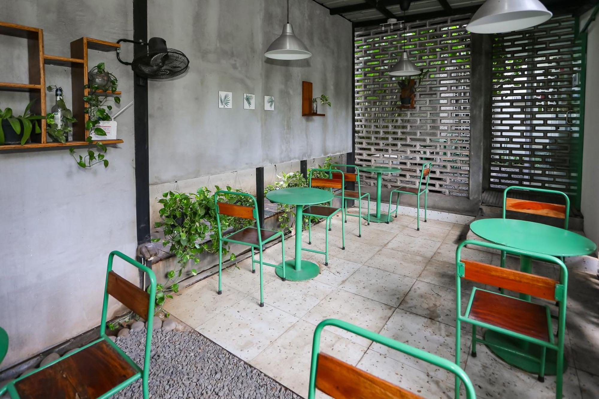 Oyo 93370 Lot Thirty Six 2* Bekasi